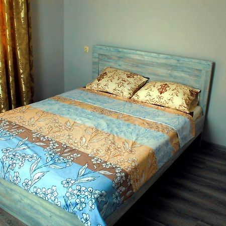 Tete Guest House Batumi Esterno foto
