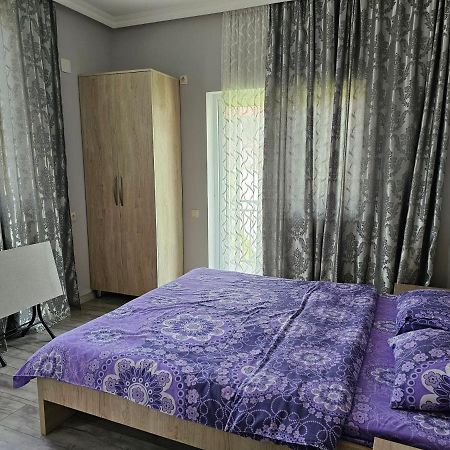 Tete Guest House Batumi Esterno foto