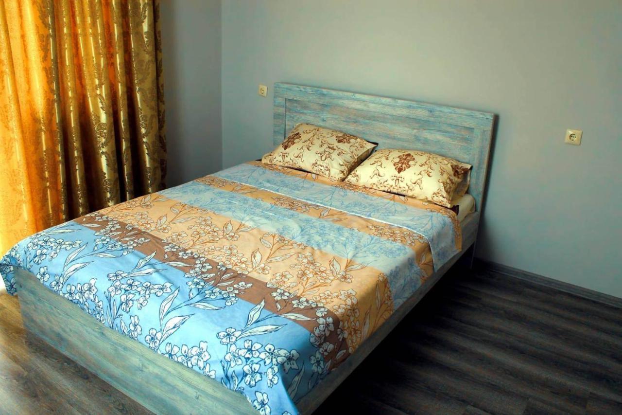 Tete Guest House Batumi Esterno foto
