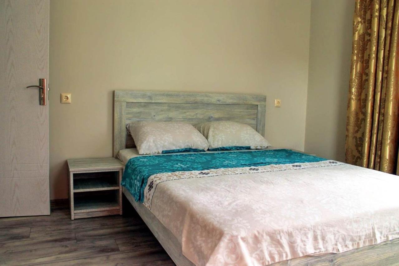 Tete Guest House Batumi Esterno foto