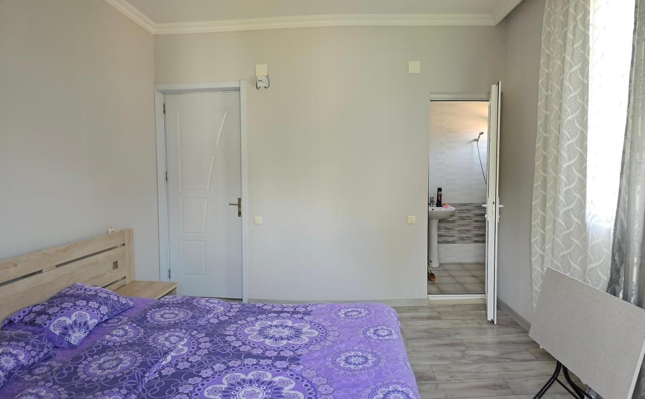 Tete Guest House Batumi Esterno foto