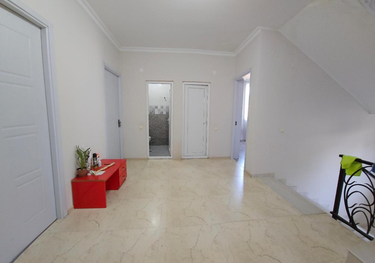 Tete Guest House Batumi Esterno foto