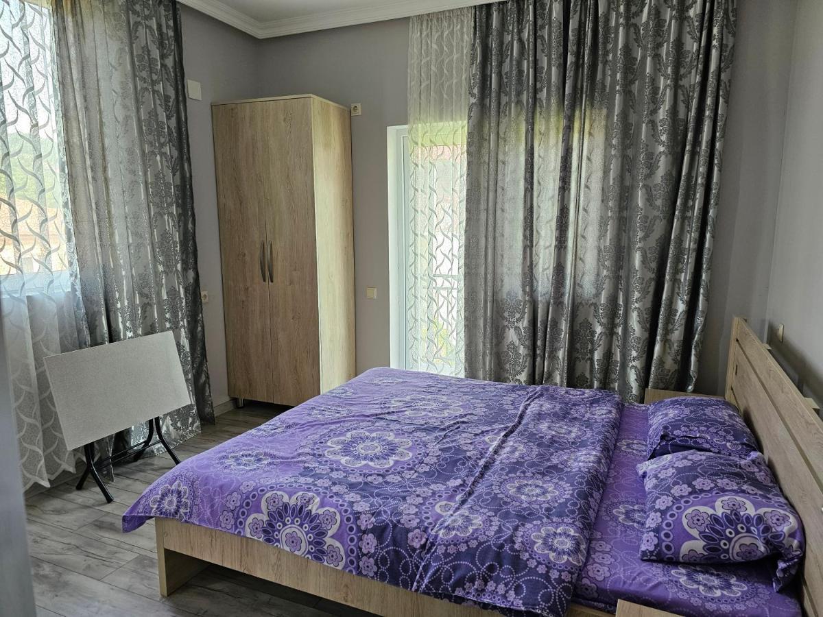 Tete Guest House Batumi Esterno foto