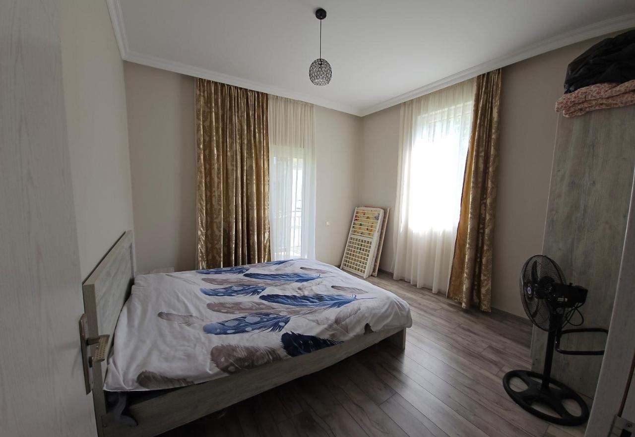 Tete Guest House Batumi Esterno foto